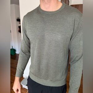 100% Wool Men’s Everlane Sweater